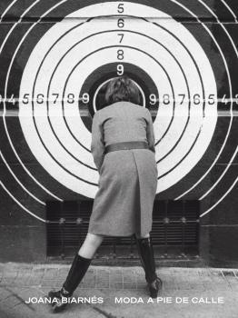 JOANA BIARNÉS : MODA A PIE DE CALLE | 9788419499769 | BIARNÉS, JOANA ; CASAMARTINA I PARASSOLS, JOSEP